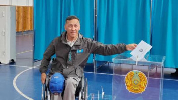 Фотография к новости: Пара- и сурдоспортсмены приняли участие в выборах депутатов Курултая в Астане