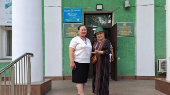 Фотография к новости: Заслуженная артистка Казахстана Лидия Каден проголосовала на выборах Курултай