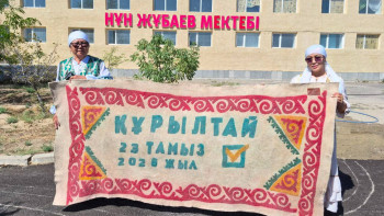 Фотография к новости: Мангистауская мастерица передала в дар школьному музею изделия в день выборов
