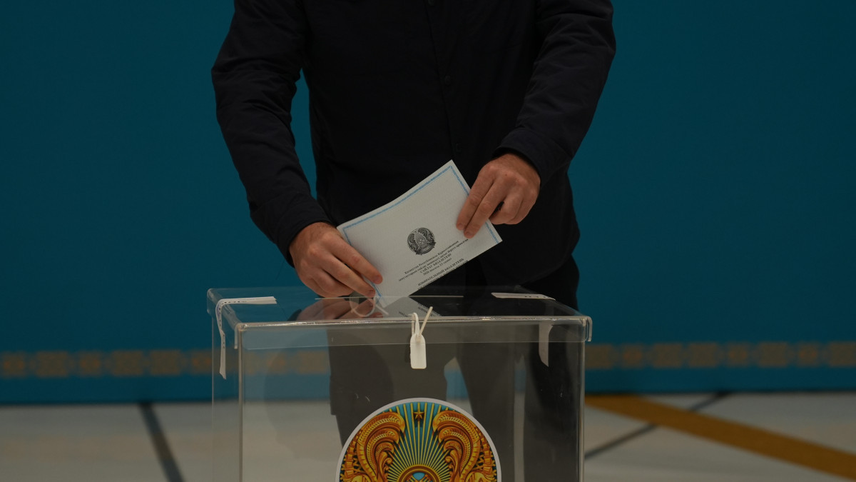  Асылхан Жуланов