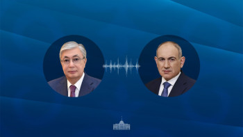Фотография к новости: Пашинян поздравил Токаева с успешным проведением выборов в Курултай