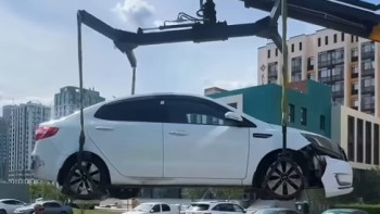 Фотография к новости: Брошенные автомобили убирают с улиц и дворов Астаны