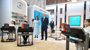 Фотография к новости: AI-ассистента для учителей представили Токаеву