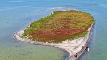 Фотография к новости: Новый остров появился в Каспийском море