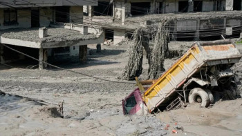 Фотография к новости: Число погибших из-за наводнений в Непале достигло 579 человек