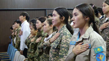 Фотография к новости: Военные и ветераны в школах: по стране стартовали «Уроки мужества»