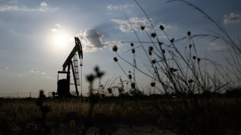Фотография к новости: Нефть идет к сильнейшему недельному росту с июля