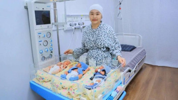 Фотография к новости: Две тройни родились за один месяц в перинатальном центре Алматы