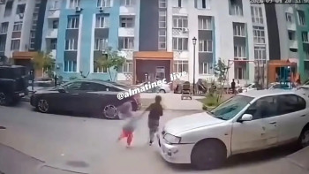 Фотография к новости: Двое детей пострадали после наезда автомобиля во дворе ЖК в Алматинской области
