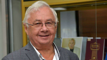 Фотография к новости: Писатель Валерий Михайлов получил орден «Барыс» I степени
