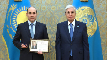Фотография к новости: Токаев поблагодарил Гизата Нурдаулетова за службу на благо страны
