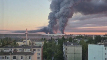 Фотография к новости: Склад Ozon в Саратове загорелся после атаки дронов