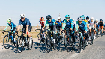 Фотография к новости: 150 жителей Атырау приняли участие в велопробеге «Tour de Saraishyq-2026»