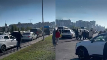 Фотография к новости: Астанчане бросили автобусы и пошли пешком: что произошло на Сыганак