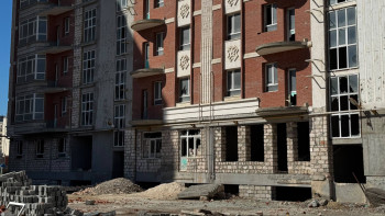 Фотография к новости: В Актау ищут решение по пяти проблемным жилым комплексам