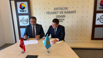 Фотография к новости: Казахстанские перевозчики смогут забирать грузы из морских портов Турции