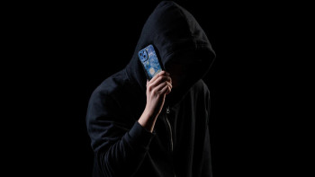 Фотография к новости: Мошеннические звонки через SIM-box: 24 человека получили по 8 лет