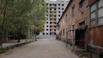 Фотография к новости: Еще один дом по улице Абая в Астане идет под снос в этом году