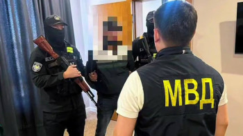 Фотография к новости: В Шымкенте задержали 36-летнего мужчину по подозрению в незаконном обороте наркотиков