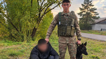 Фотография к новости: Два телефона и неизвестные вещества пытались перебросить в учреждение УИС в ВКО
