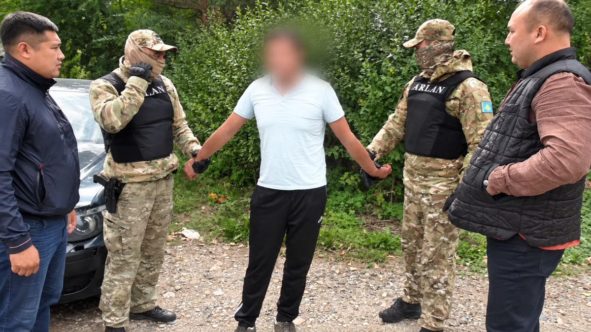  кадр из видео/instagram.com/eastkazpolice