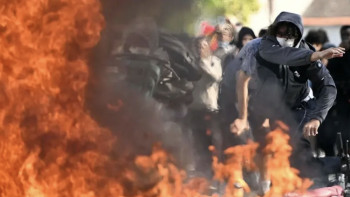 Фотография к новости: Протесты школьников во Франции переросли в поджоги и нападения