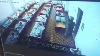 Фотография к новости: В Актюбинской области няня могла поцарапать лицо спящему ребёнку