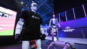 Фотография к новости: Роботы, стартапы и ИИ: в Астане проходит AI & Digital Bridge 2026