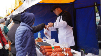 Фотография к новости: 200 тонн продукции по доступным ценам представили на ярмарке в Кокшетау