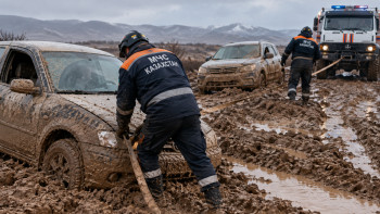 Фотография к новости: В Туркестанской области восемь человек оказались в грязевой ловушке