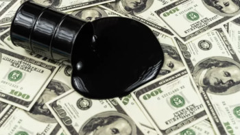 Фотография к новости: Доллар подскочил, нефть не спасает: что происходит на рынках