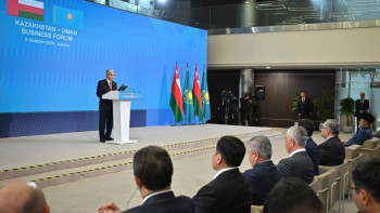 Фотография к новости: Касым-Жомарт Токаев выступил на казахско-оманском бизнес-форуме