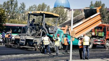 Фотография к новости: 9,8 млрд теңге: ҚазАвтоЖол объяснил корректировку расходов по двум дорожным проектам
