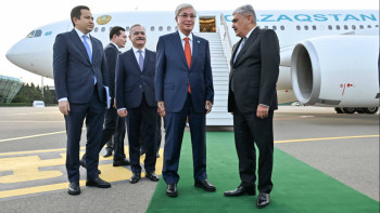 Фотография к новости: Касым-Жомарт Токаев прибыл в Баку на саммит СВМДА