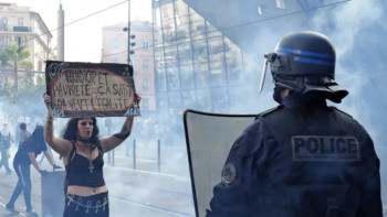 Фотография к новости: Протесты во Франции переросли в беспорядки: сотни задержанных