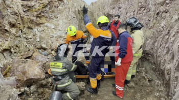 Фотография к новости: Мужчину спасли из трехметровой траншеи в Астане