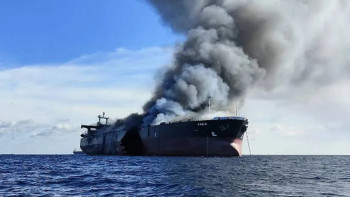 Фотография к новости: Нефтяной танкер загорелся в Оманском заливе и потерял ход