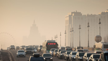 Фотография к новости: Плохая видимость и скользкие дороги: водителей предупреждают об опасных условиях