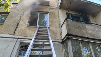 Фотография к новости: Два пожара за утро: В Уральске спасли женщину, под Алматы сгорели дом и баня