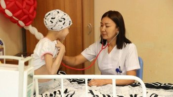 Фотография к новости: Ежегодно у 600 детей в Казахстане выявляют рак: что говорит статистика о выживаемости