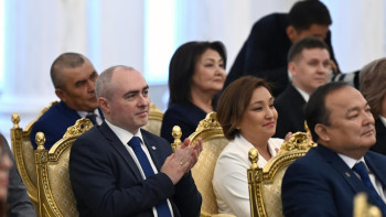 Фотография к новости: В преддверии Дня Республики государственными наградами отмечены более двух тысяч казахстанцев