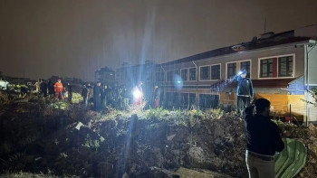 Фотография к новости: Смерч разнес вагончики со строителями в Анталье: четверо погибли, обломки долетели до детсада