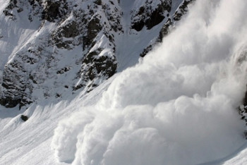 Фотография к новости: О сходе снежных лавин в горных районах ВКО предупредили спасатели