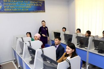 Фотография к новости: Карагандинцы изучают латиницу в специальном языковом центре