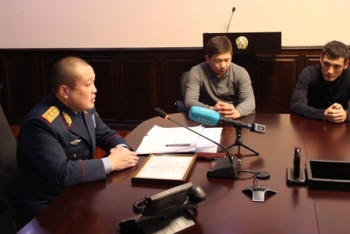 Таксисты вернули миллион тенге забывчивому пассажиру в Актобе