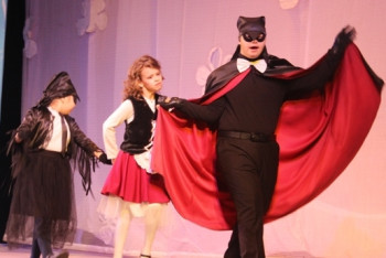 Фотография к новости: В Павлодаре особенные актёры восхитили зрителя сказкой "Снежная королева"