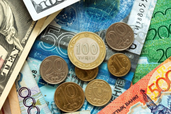 Курс доллара на KASE составил 374 тенге 