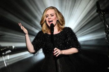 Фотография к новости: Челлендж в поддержку певицы Адель запустили в соцсетях