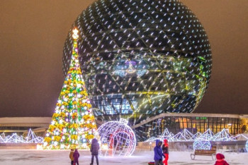 Новогодняя ёлка Астаны вошла в десятку самых высоких в СНГ