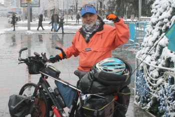 Фотография к новости: Казахстанец отправился в священный хадж на велосипеде